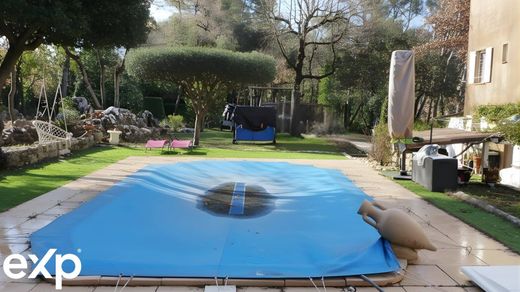 Luxury home in Rougiers, Var