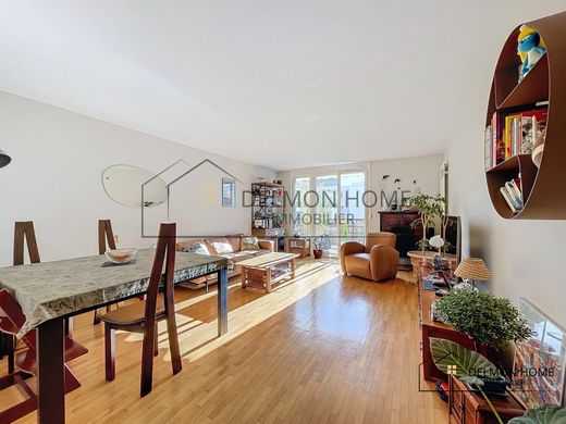 Apartment in Courbevoie, Hauts-de-Seine