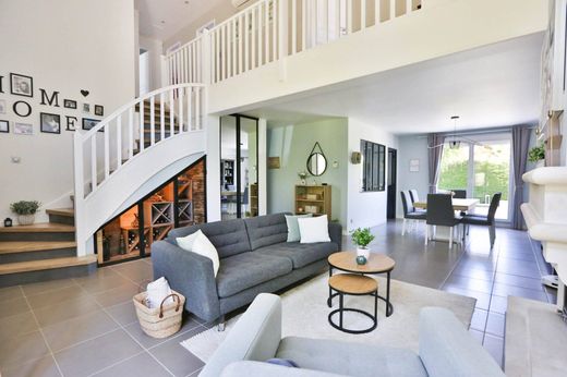 Luxury home in Magny-le-Hongre, Seine-et-Marne