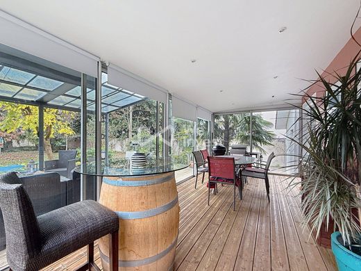 Элитный дом, Billère, Pyrénées-Atlantiques