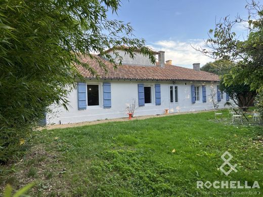 Maison de luxe à Saint-Dizant-du-Gua, Charente-Maritime