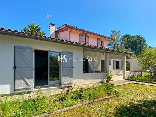 Luxury home in Mérignac, Gironde