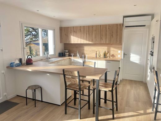 Luxus-Haus in Locoal-Mendon, Morbihan