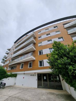 Apartment in Issy-les-Moulineaux, Hauts-de-Seine