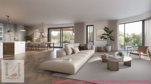 Apartment / Etagenwohnung in Antibes, Alpes-Maritimes