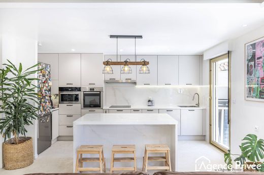 Apartment in Saint-Laurent-du-Var, Alpes-Maritimes