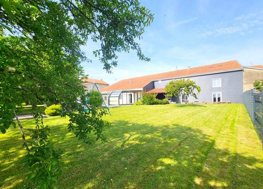 Casa di lusso a Ugny, Meurthe et Moselle