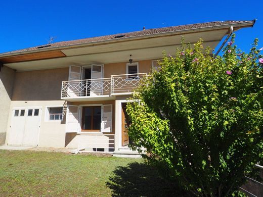 منزل ﻓﻲ Épagny, Haute-Savoie