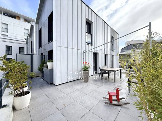 Apartment in Puteaux, Hauts-de-Seine