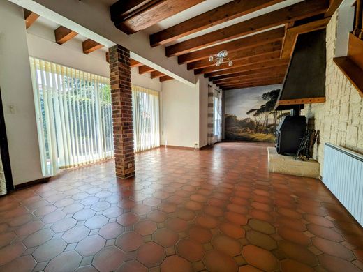 Элитный дом, Mions, Rhône