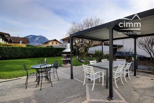 Casa di lusso a Cluses, Alta Savoia