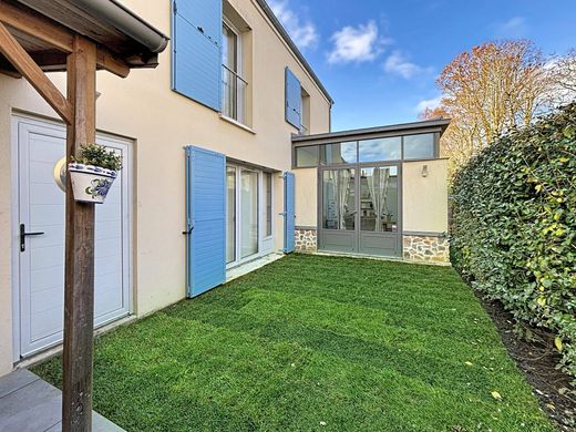 Luxury home in Les Loges-en-Josas, Yvelines