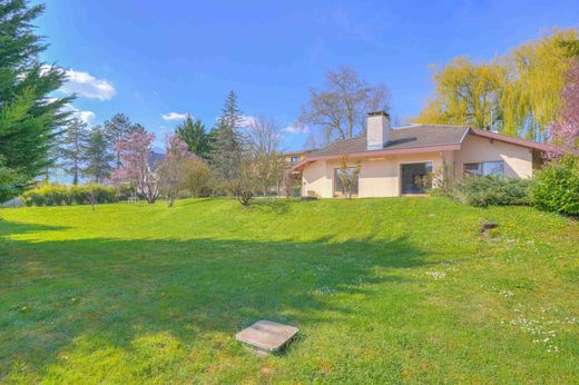 Luxury home in Pougny, Ain