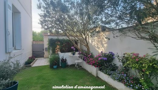 Luxury home in Mérignac, Gironde