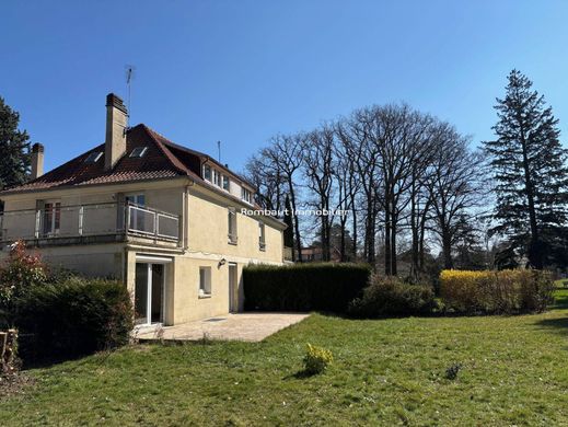 Casa di lusso a La Celle-Saint-Cloud, Yvelines