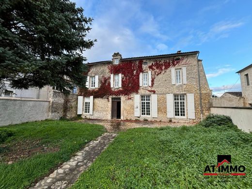 豪宅  Angoulême, Charente