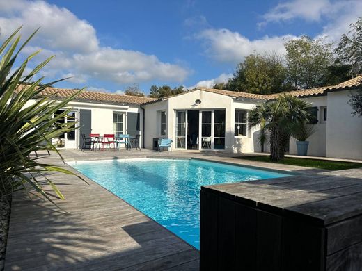 Luxury home in Dompierre-sur-Mer, Charente-Maritime