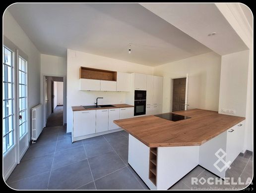 Sainte-Soulle, Charente-Maritimeの高級住宅