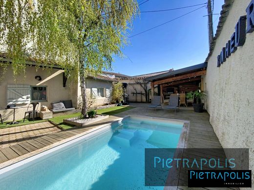 Luxury home in Saint-Georges-de-Reneins, Rhône