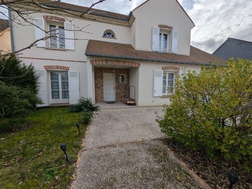 Luxury home in Les Clayes-sous-Bois, Yvelines