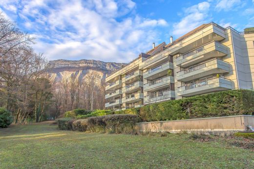 Apartment / Etagenwohnung in Meylan, Isère