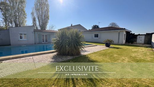 Luxury home in Saint-Xandre, Charente-Maritime