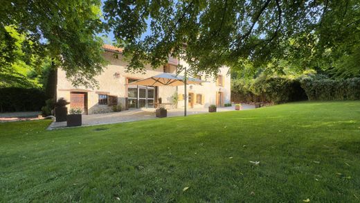 Luxus-Haus in Charnècles, Isère