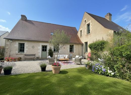 Luxury home in Saint-Cyr-sur-Loire, Indre and Loire