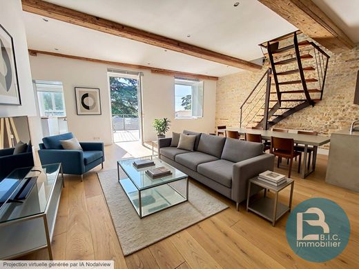 Apartment in Saint-Cyr-au-Mont-d'Or, Rhône