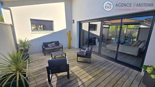 Luxury home in Bruges, Gironde
