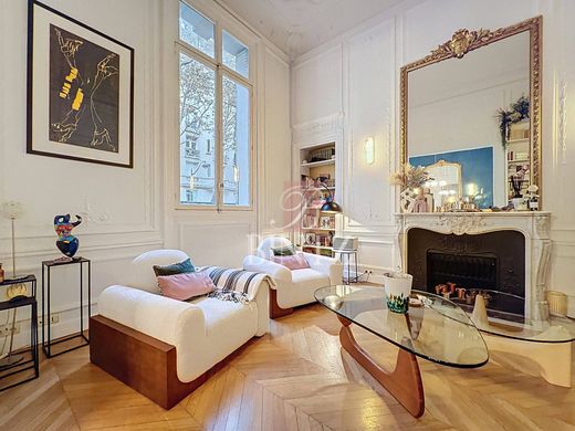 Apartment / Etagenwohnung in Tour Eiffel, Invalides – Ecole Militaire, Saint-Thomas d’Aquin, Paris