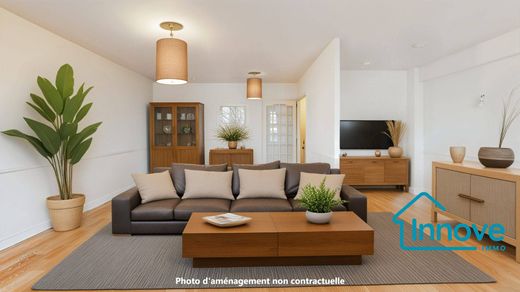Apartment / Etagenwohnung in Le Chesnay, Yvelines