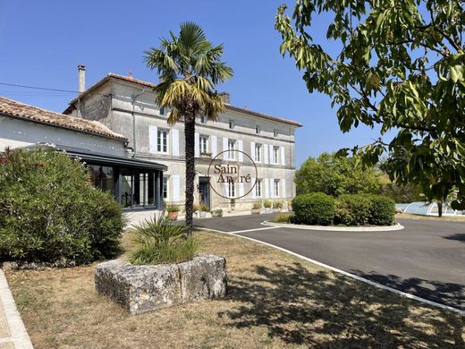 Casa di lusso a Hiersac, Charente