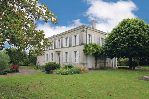 Maison de luxe à Colombiers, Charente-Maritime