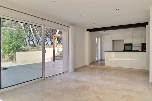Luxury home in St Chamas, Bouches-du-Rhône