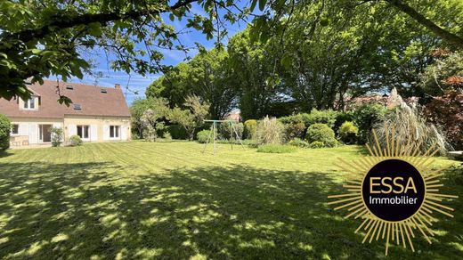 Luxury home in Chavenay, Yvelines