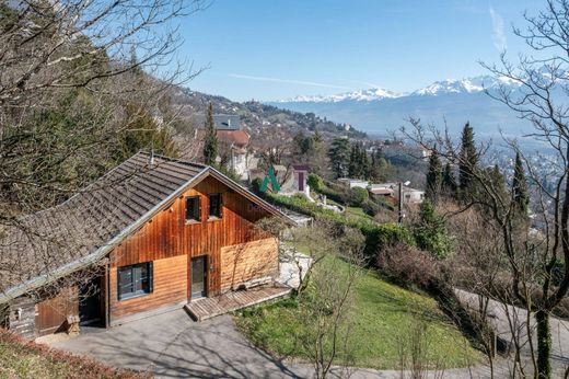 Luxus-Haus in La Tronche, Isère