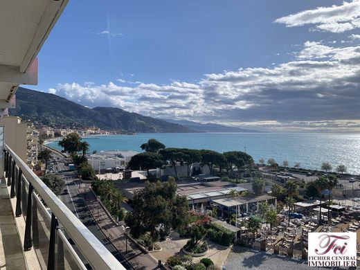 Apartment / Etagenwohnung in Roquebrune-Cap-Martin, Alpes-Maritimes