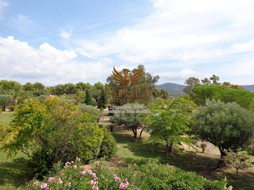 Grundstück in La Cadière-d'Azur, Var