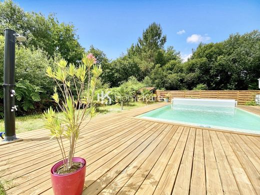 Luxury home in Mios, Gironde