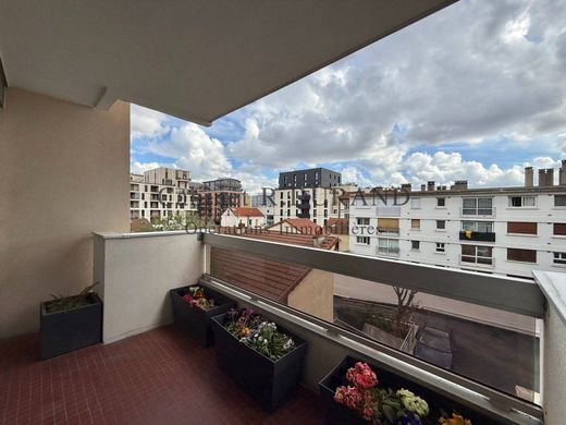 Apartment in Courbevoie, Hauts-de-Seine