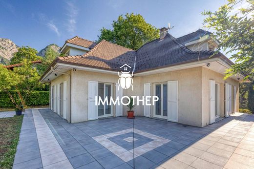 Элитный дом, Saint-Ismier, Isère