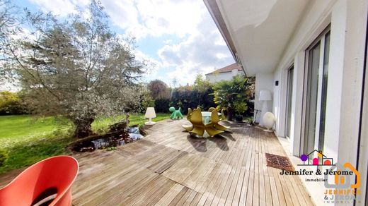 Luxe woning in Enghien-les-Bains, Val d'Oise