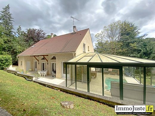Luxury home in Lévis-Saint-Nom, Yvelines