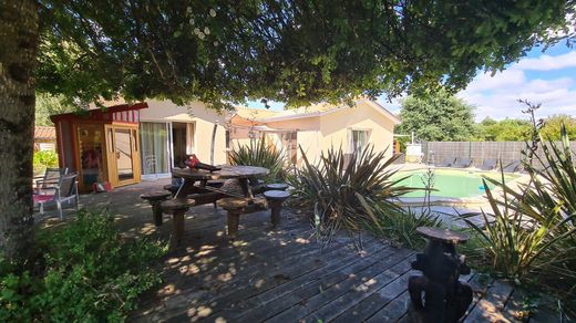 Элитный дом, Hourtin, Gironde