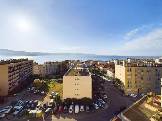 Apartment / Etagenwohnung in Ajaccio, Südkorsika