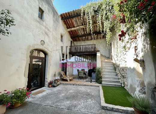 Luxury home in Mondragon, Vaucluse