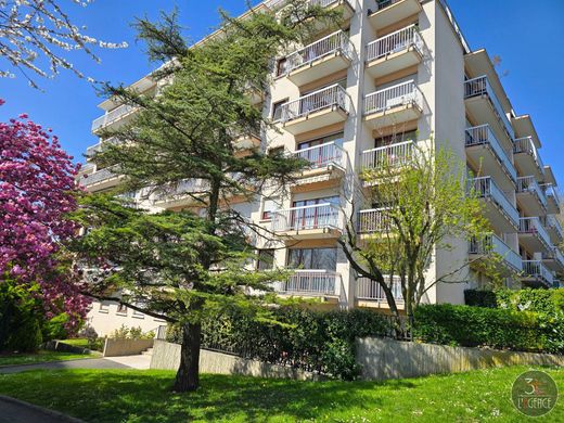 Apartment / Etagenwohnung in Fontenay-sous-Bois, Val-de-Marne