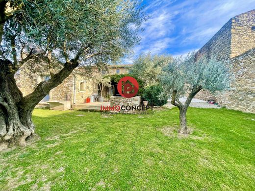 Luxury home in Saint-Victor-la-Coste, Gard