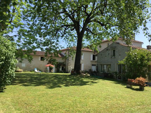 Luxus-Haus in Saintes, Charente-Maritime